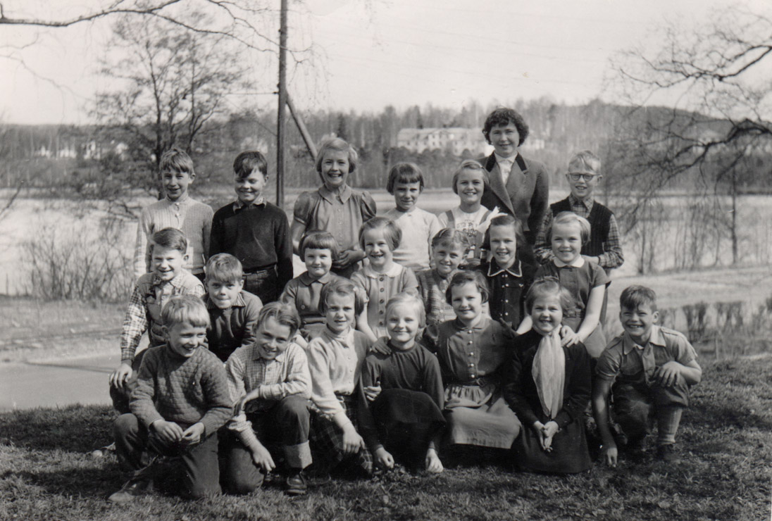 1945